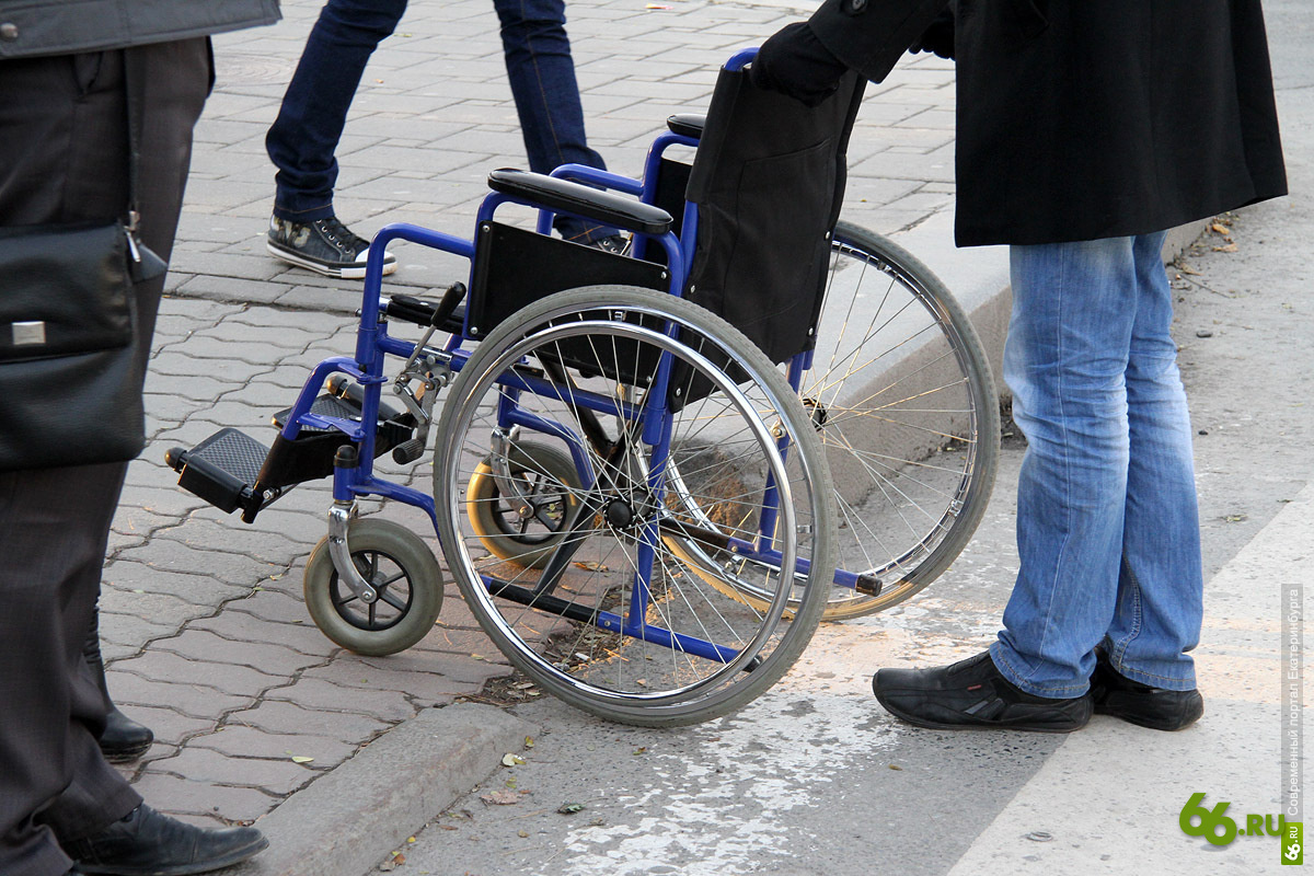 Инвалидная коляска доступность. А 200 инвалидная коляска. Сплошная подножка для инвалидной коляски Оттобок. Инвалид рассматривается как. Прокат колясок для инвалидов